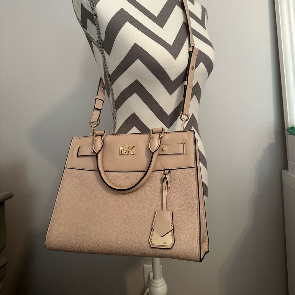 Light Pink Structured Michael Kors Purse with detachable crossbody strap.